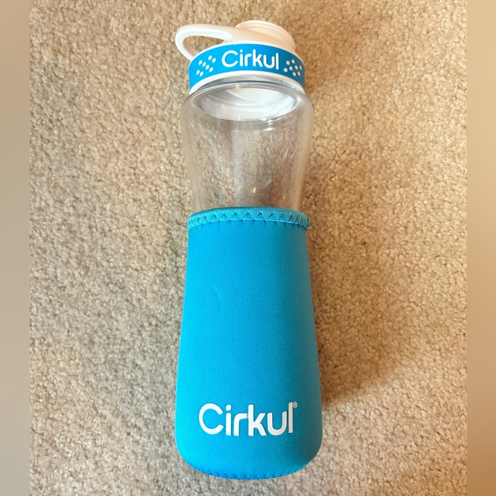 Cirkul Water Bottle with Sleeve